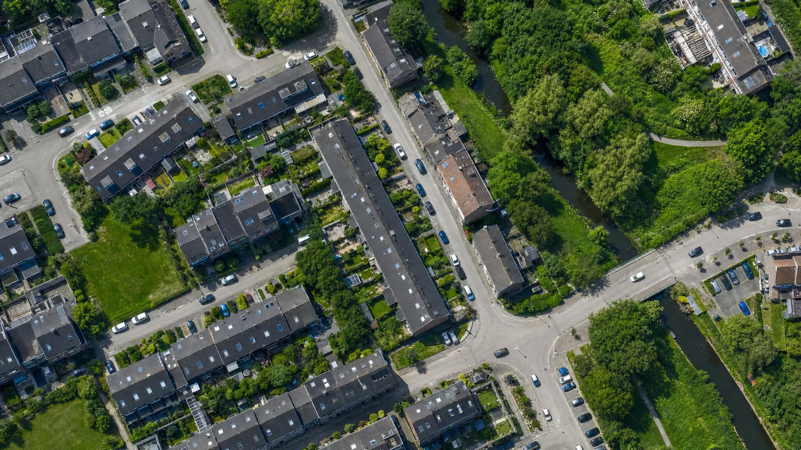 GPS satellite map of a neighbourhood with the rental fleet tracked live